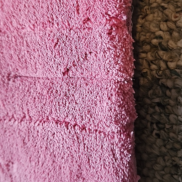 Norwex Pink Bathroom Scrub Mitt - Picture 4 of 10